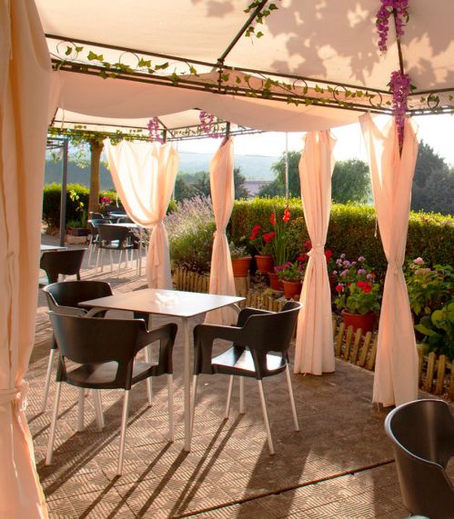 Terraza exterior en Hostal La Nave Terraza exterior en Hostal La Nave